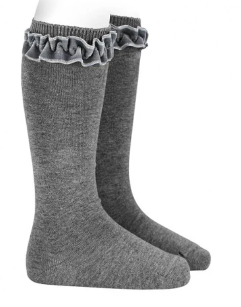 Calcetines altos cinta terciopelo fruncida en puño gris claro