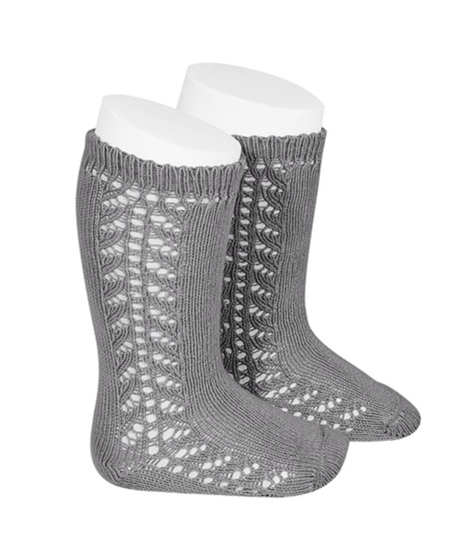 Calcetines hasta la rodilla con ganchillo lateral gris