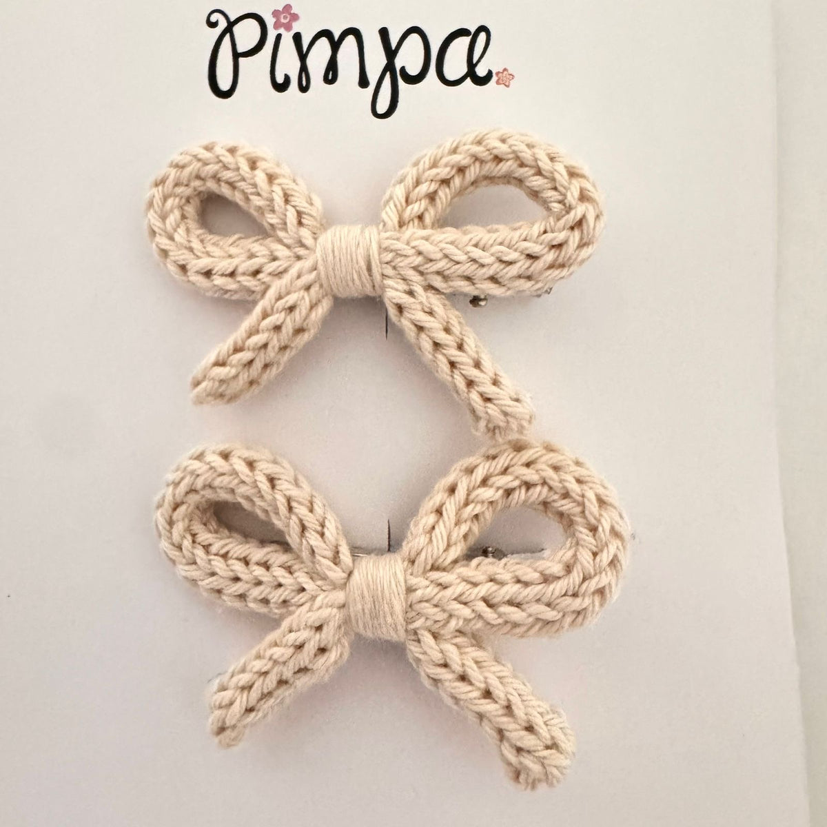 Par de moñitos tejidos Micaela en pinza - foto 4