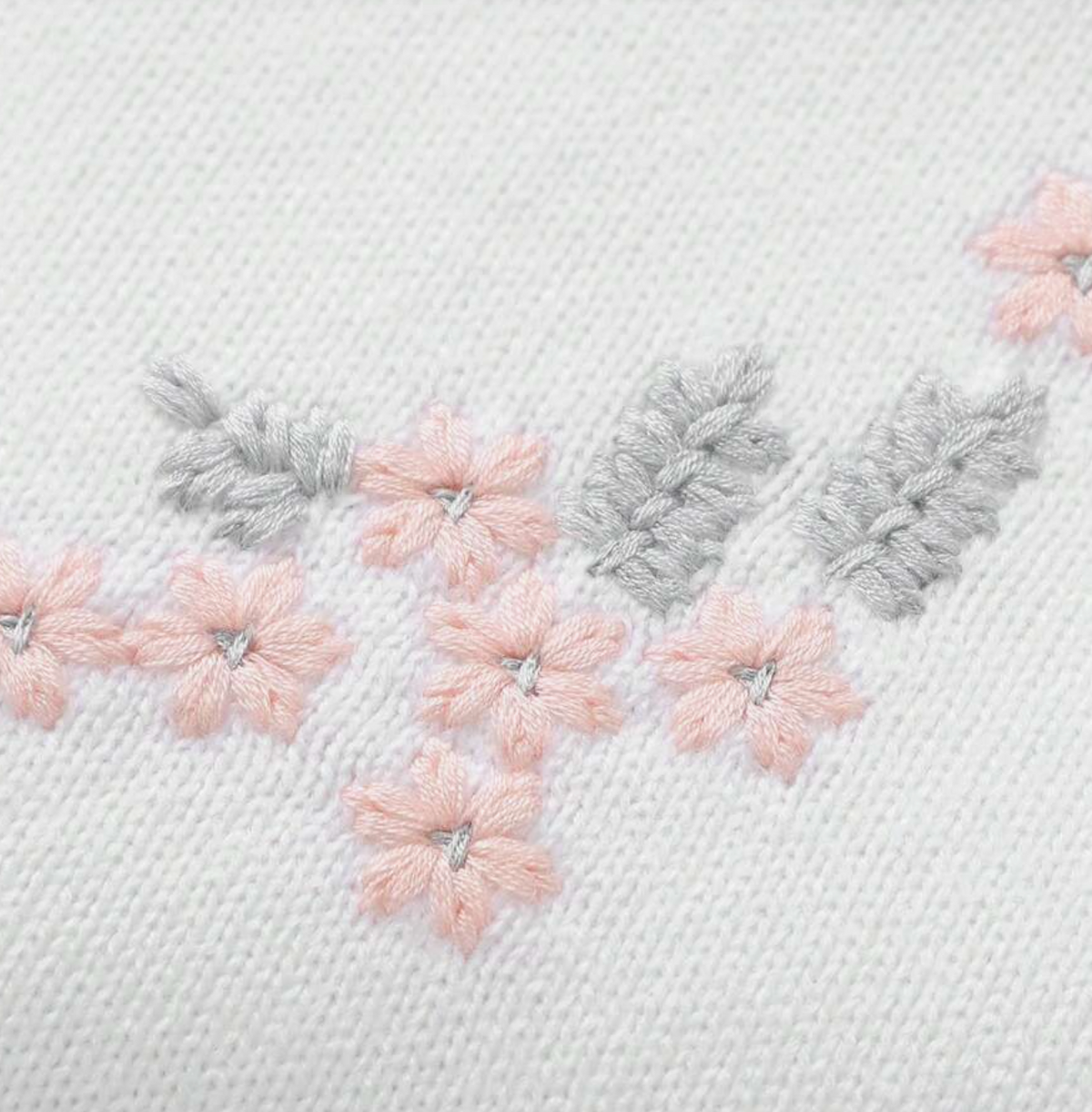 Manta de Punto Punto Flores Blanco CHIKY NYNO