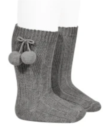 Calcetas canalé con borlas gris claro
