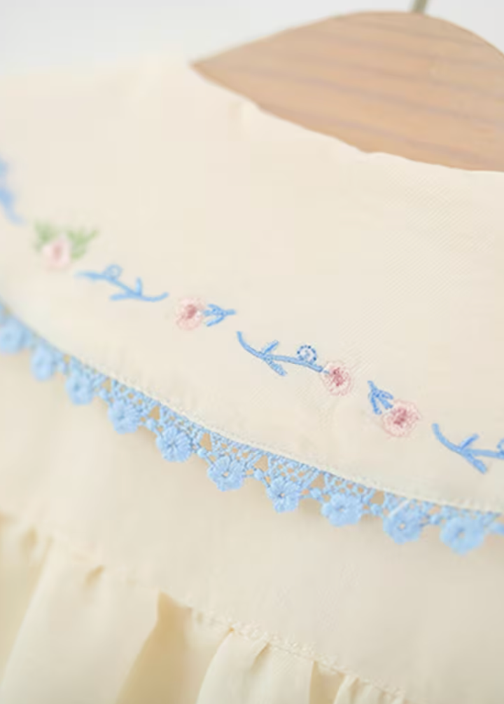 Vestido Antonella beige con cuello bordado y moños azules - foto 4