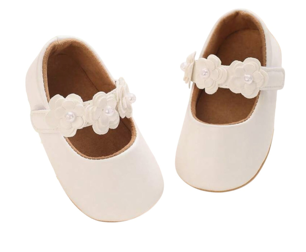 Zapato blanco con florecitas tipo Mary Jane para bebé